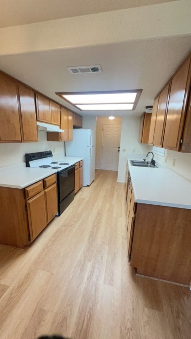 Photo - 1400-1402 SW Kokanee Ln