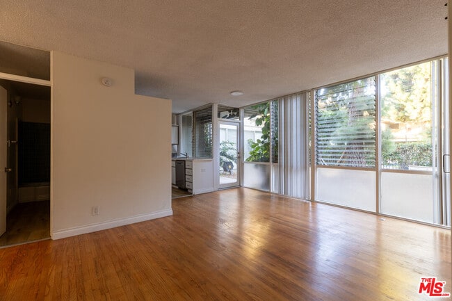 Building Photo - 11131 Rose Ave Unit 17 Rental