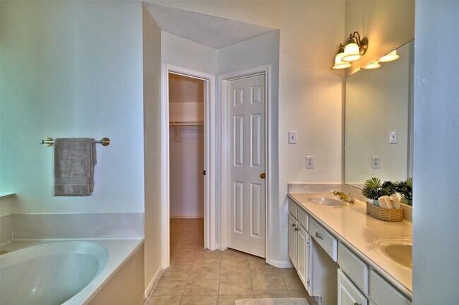 Photo - 15810 Hollow Rock Dr