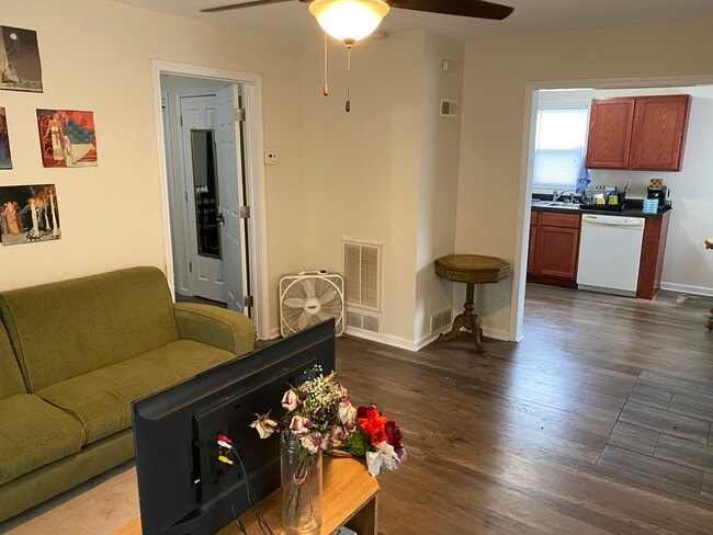 Photo - 205 S Lynn St Unit 205 B Lynn