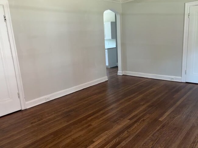 Building Photo - 2805 Stratford Ave