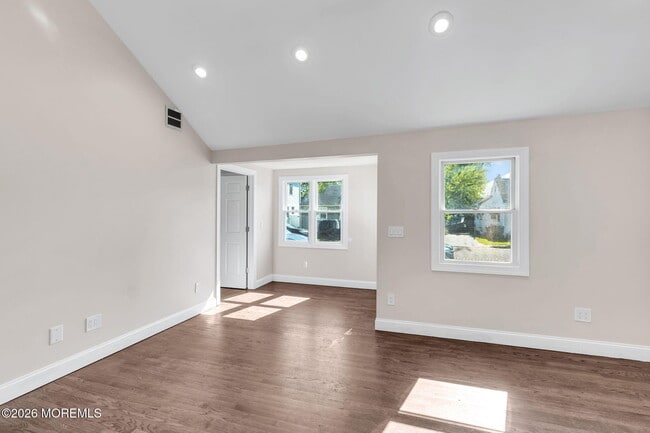 Photo - 71 Bay Ave