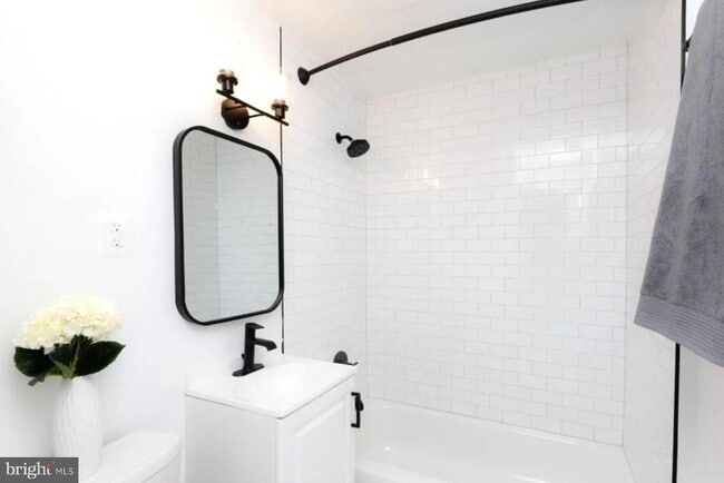 Photo - 606 Cathedral St Unit 3D