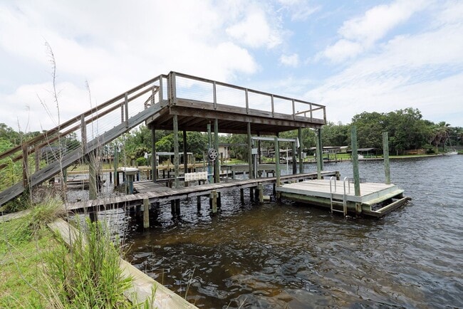 Building Photo - Waterfront in Shalimar with Dock and Lift
