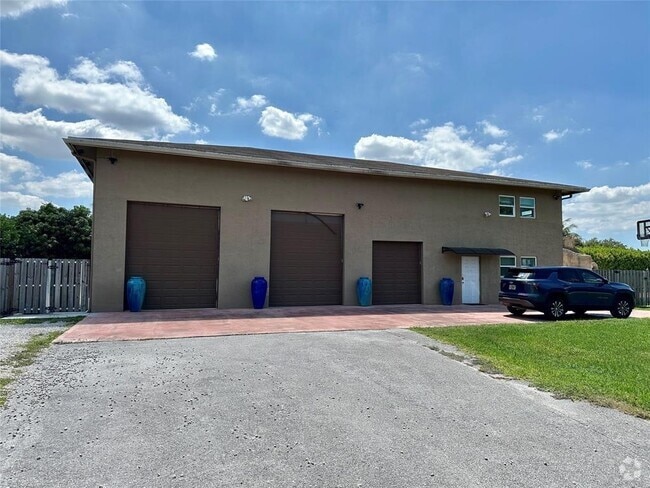 Building Photo - 1650 SW 117th Ave Rental