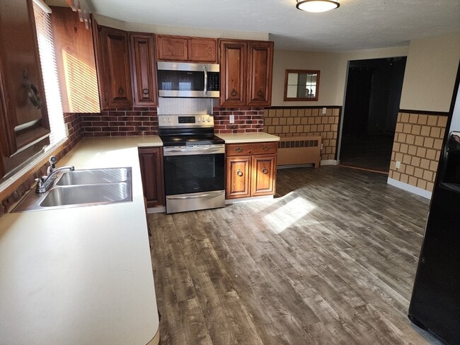 Building Photo - 586 Franklin St Unit 1