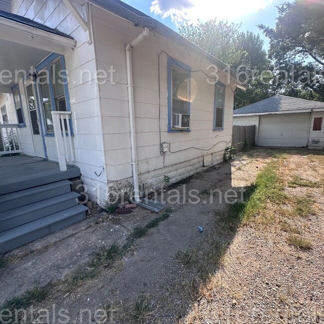 611 N Custer St