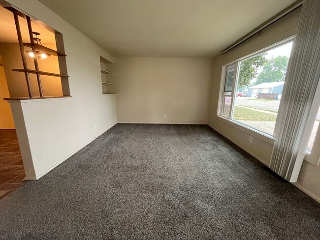 Photo - 3 Bed/1 Bath with Bonus Room and Fully Fenced in Yard!