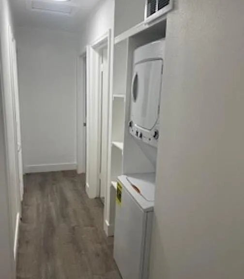 810 600 W Unit Main Floor