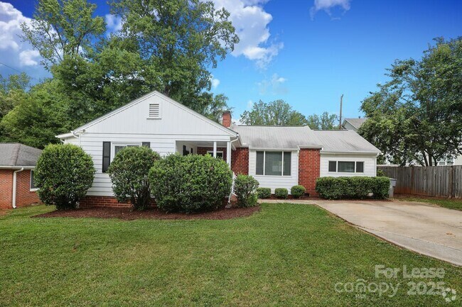 Building Photo - 5310 Buckingham Dr Rental
