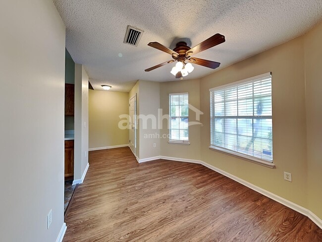 Photo - 1643 Hawkins Cove Dr E