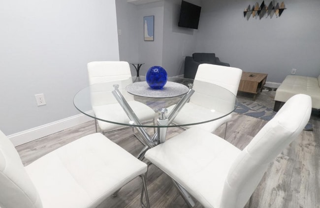 Photo - 634 Rock Creek Church Rd NW Unit Grdn