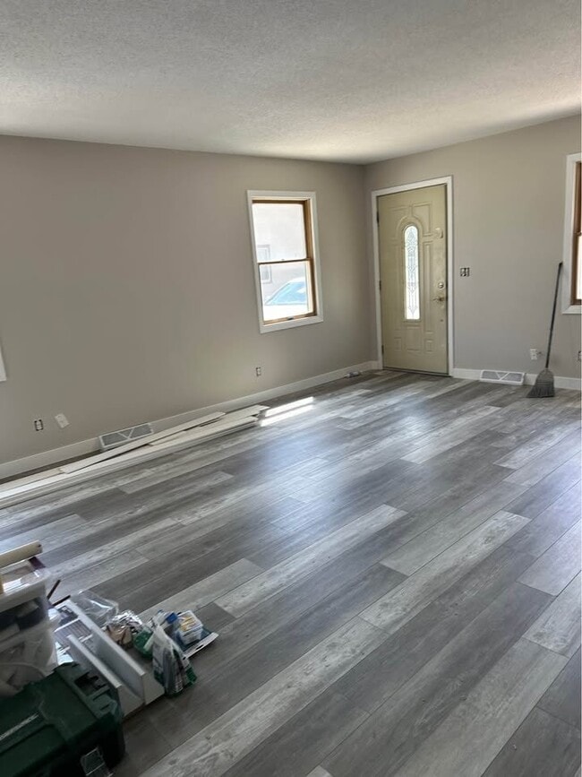 Photo - 402 2nd Ave N