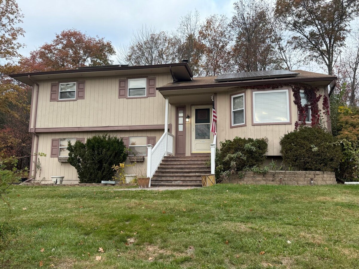 Beautiful Home on a Quiet Cul-De-Sac - Beautiful Home on a Quiet Cul-De-Sac