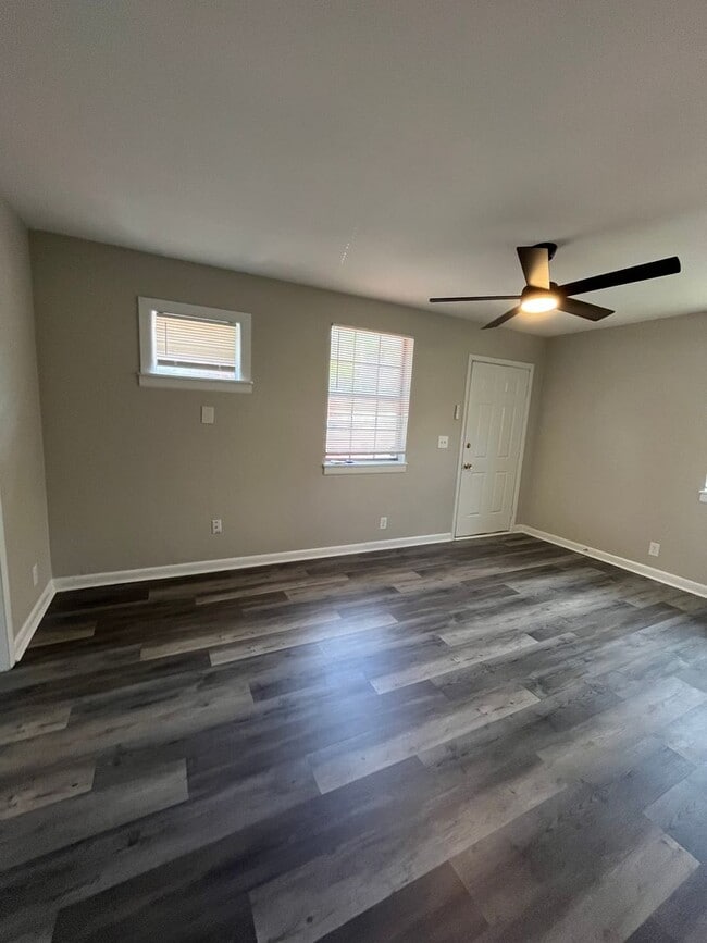 Photo - 2 Bedroom/ 1 Bathroom Duplex in Hermitage