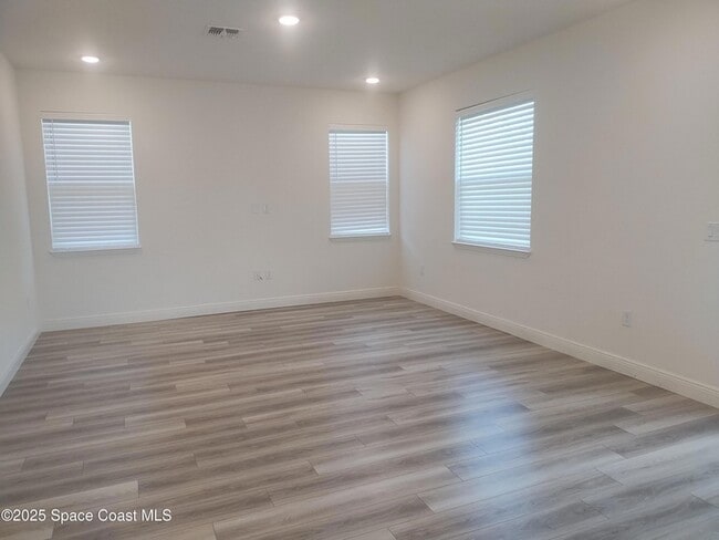 Photo - 920 Covington Ct