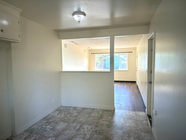 Photo - 3970 Meteor St