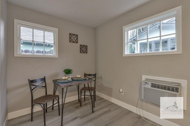 Photo - 1435 N Poplar Ave Unidad Back Studio