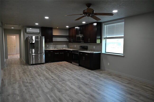 Photo - 12528 FM830