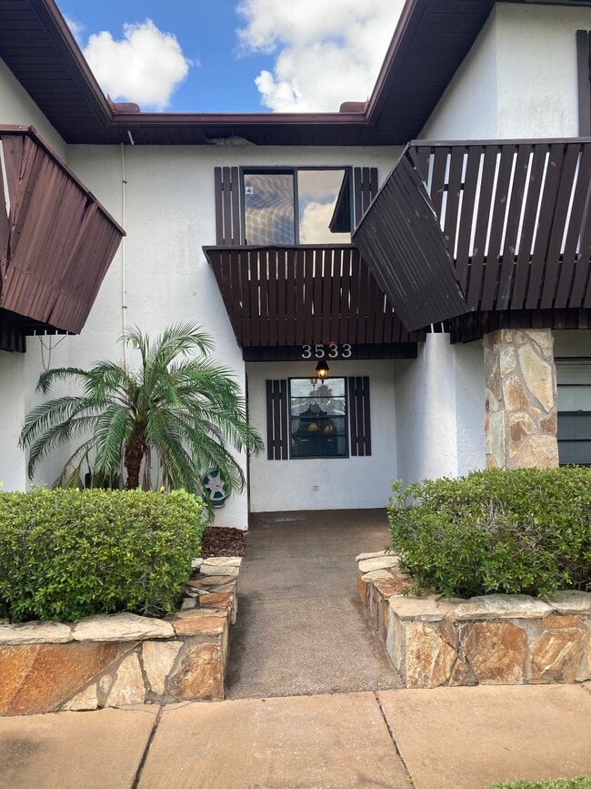 Building Photo - 3533 Edgewater Dr