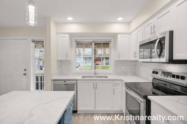 Photo - Charming 3 BD* 2.5 BA* Duplex **NEWLY RENOVATED** Located in Historic Orenco in the Elk Meadows C...