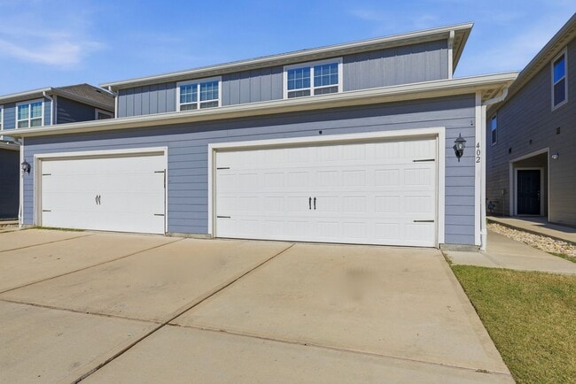 Photo - 402 Marsh Ln