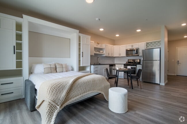 STUDIO, 1BA - 469SF