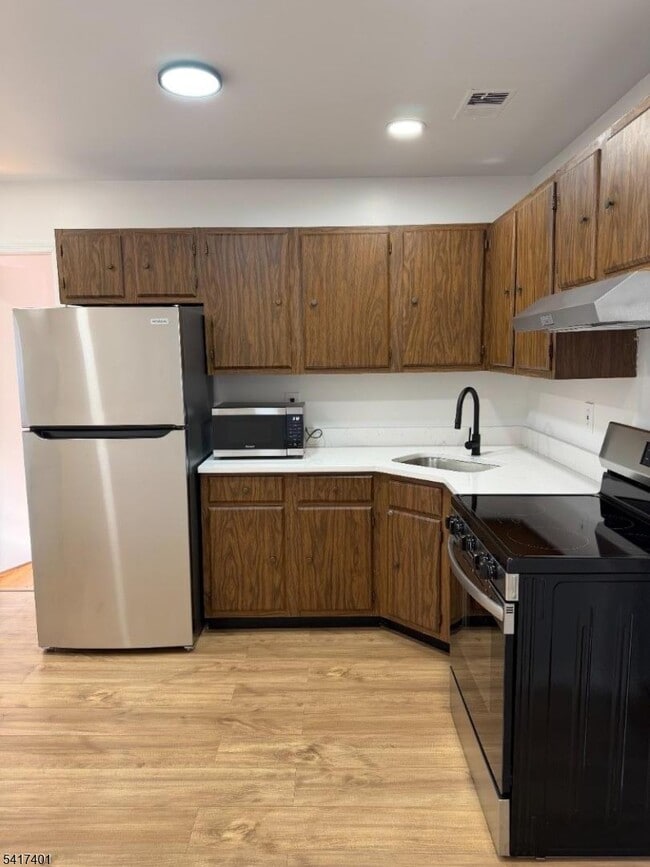 Building Photo - 15 College Dr Unit 15