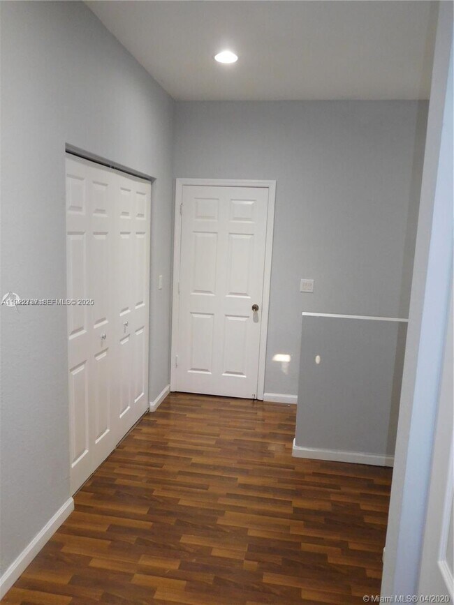 Photo - 650 NE 22nd Terrace