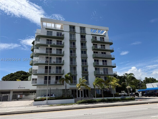 Building Photo - 2550 SW 27th St Unit 606