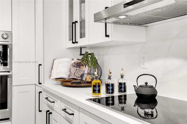 Photo - 520 Brickell Key Dr Unit APH00