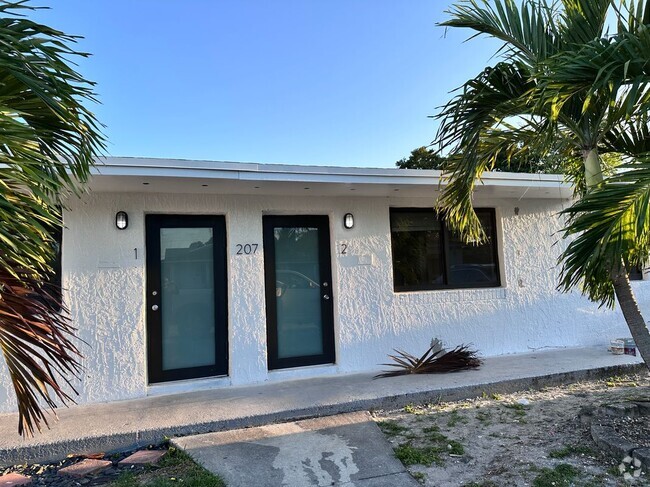 Building Photo - 207 NW 7th St Rental