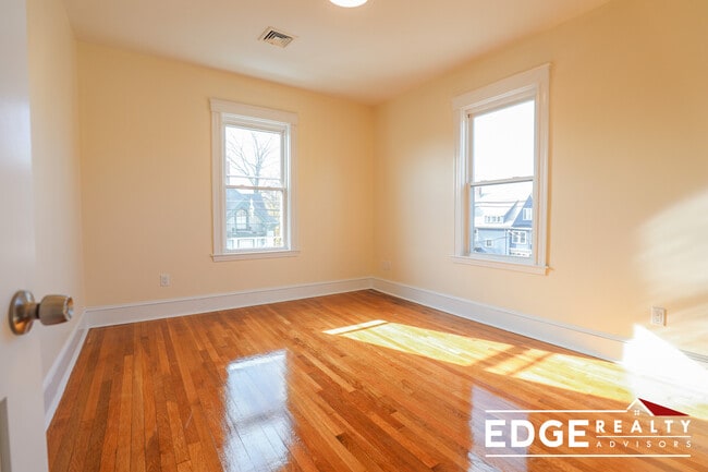 Photo - 74 Aldie St Unit 1