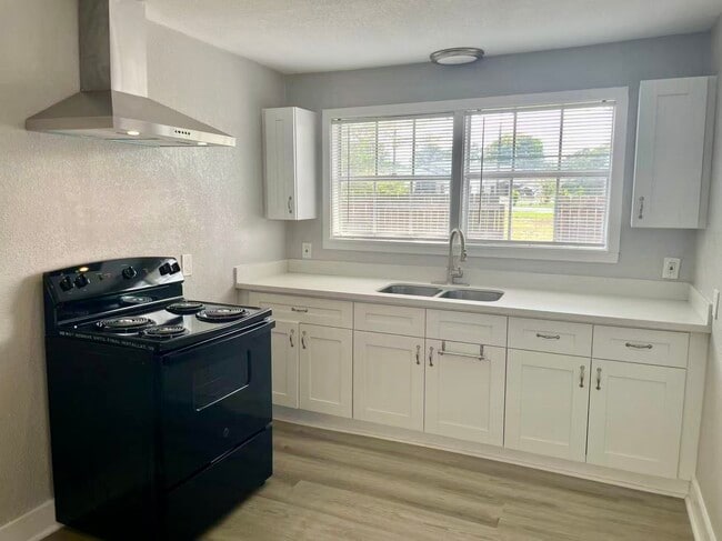 Photo - 906 Fields St