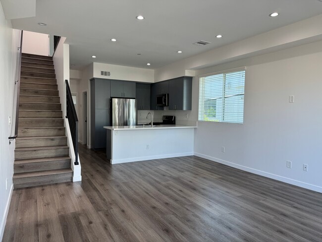 Building Photo - 4827 Cleon Ave Unit 4827.5 Cleon Ave