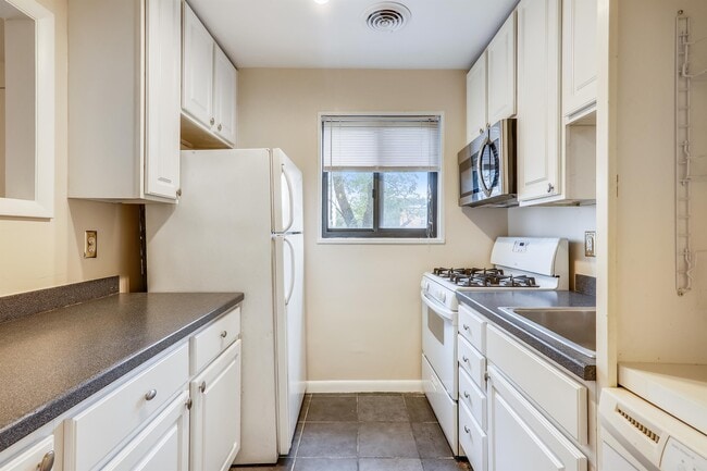 Photo - 7611 Maple Ave