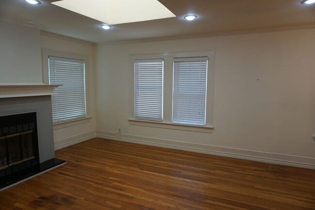 Photo - 2618 22 Unit 2618 22nd Front