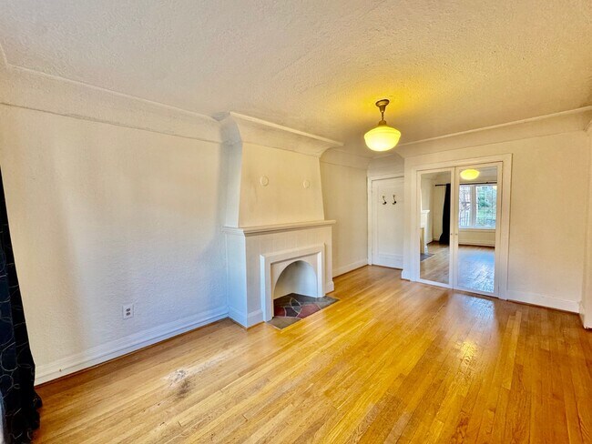 Photo - Charming Studio in the heart of Capitol Hill!!!!! Unidad 205