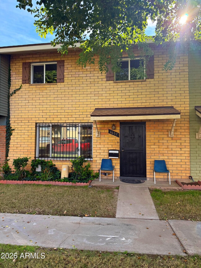 Building Photo - 1657 W Hazelwood St