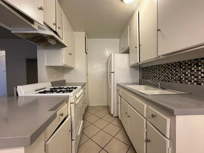 Building Photo - 21 Thornton Ave Unit 22