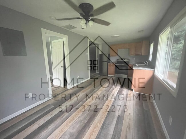 Photo - 600 W Hodge Ave
