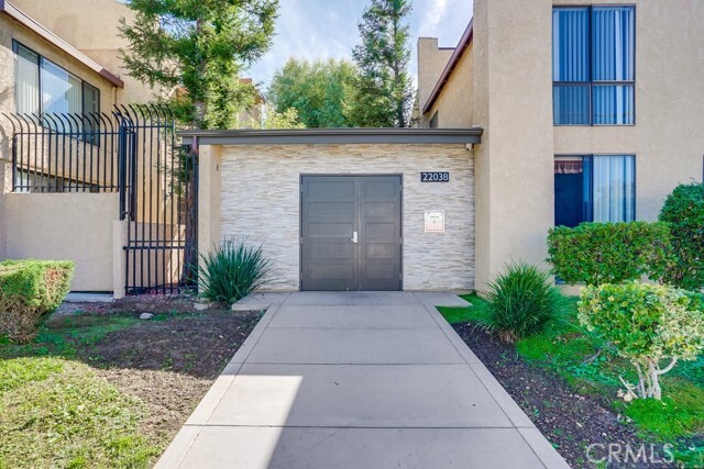 Photo - 22038 Vanowen St Townhome