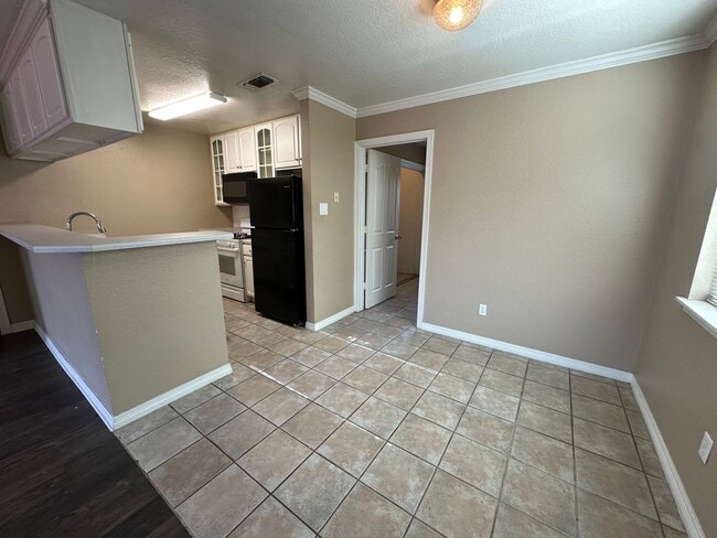 Photo - 8320 Cambridge Rd