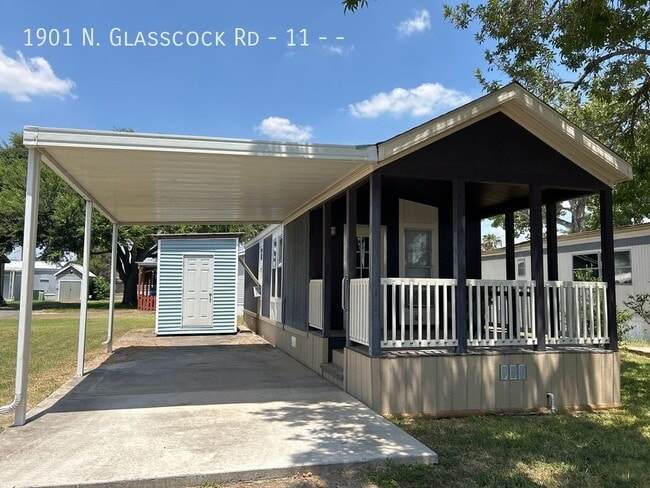 Building Photo - 1901 N Glasscock Rd