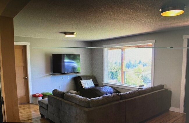 Living - 1505 NW 10th Ave