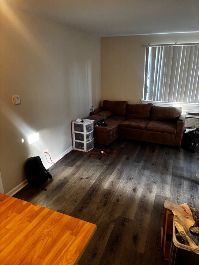 BEAUTIFUL MUST SEE CHARMING 1 BED/1 BATH WITH FRE HEAT....MUST SEE!!!