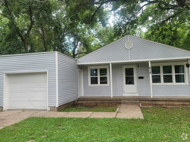 Building Photo - 618 N Mount Carmel Ave Rental