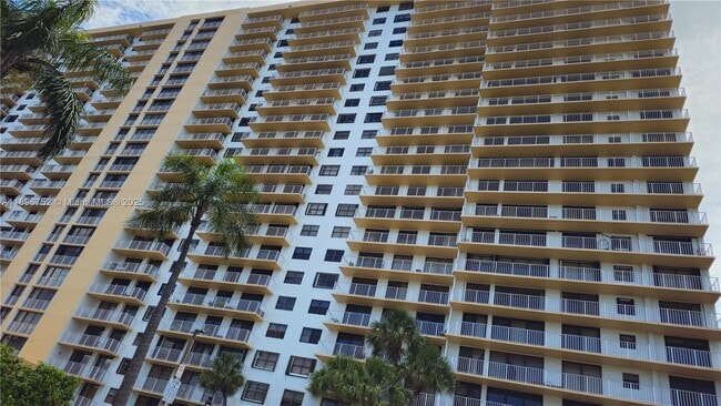 Photo - 290 174th St St Unit 1905