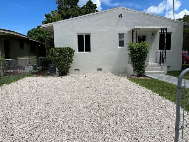 Building Photo - 4915 NW 15th Ct Unit 4915-4915 Rental