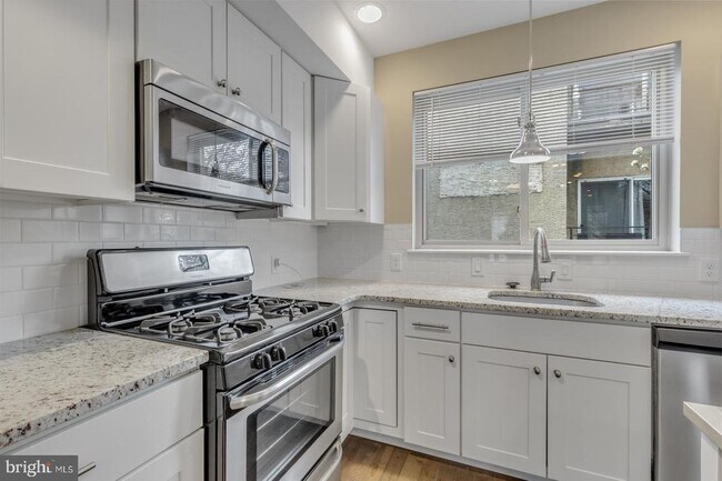 Building Photo - 2030 Sepviva St Unit 2 Rental